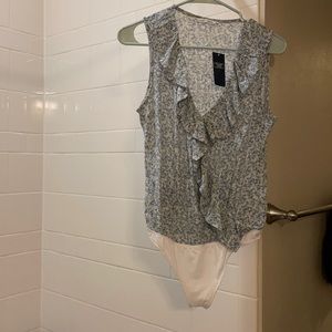 ⭐️4 for $20⭐️ XS A&F floral flowy bodysuit